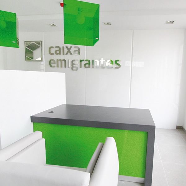Corporate design for Caixa Económica de Cabo Verde © Thomas Iwainsky, Piotr Gierltowski, Extractdesign